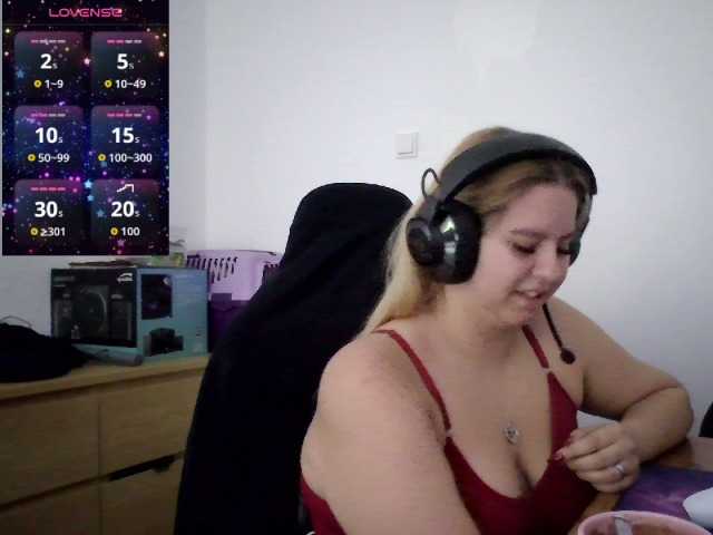 Mia-Lou05 live cam on BongaCams