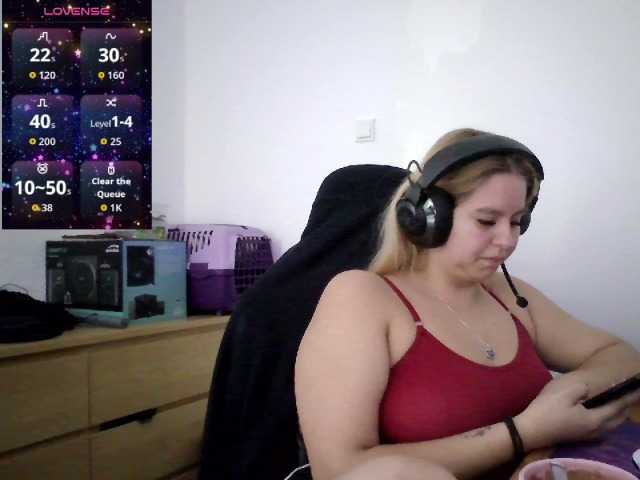 Mia-Lou05 live cam on BongaCams