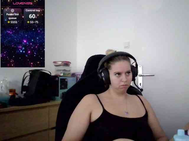 Mia-Lou05 webcam