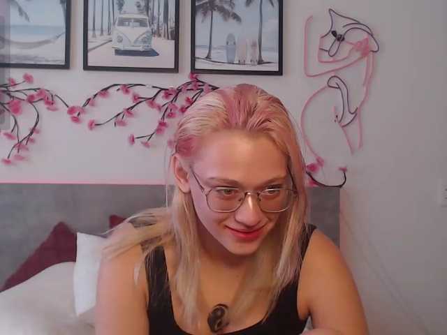 Coraline-bush live cam on BongaCams