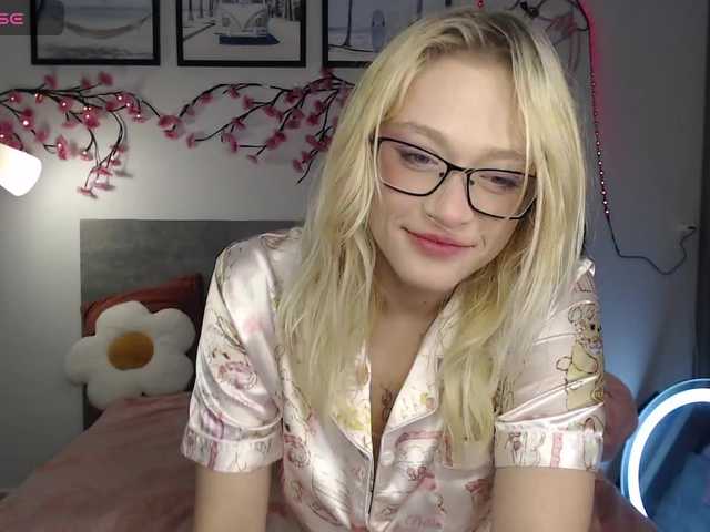 Coraline-bush live cam on BongaCams