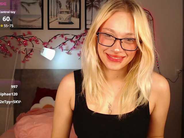 Coraline-bush live cam on BongaCams