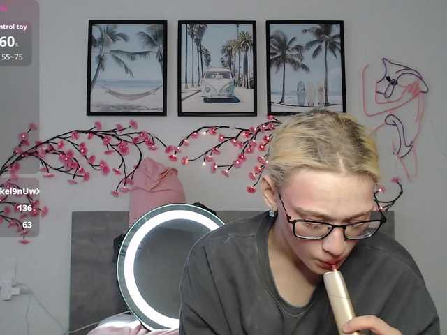 Coraline-bush live cam on BongaCams