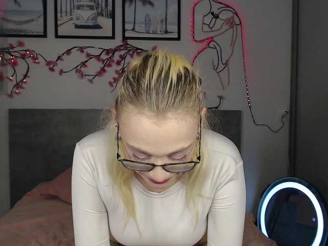 Coraline-bush live cam on BongaCams