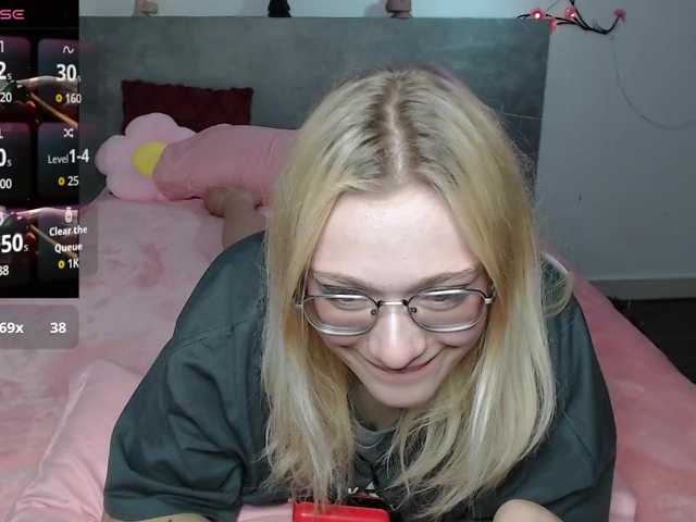 Coraline-bush live cam on BongaCams