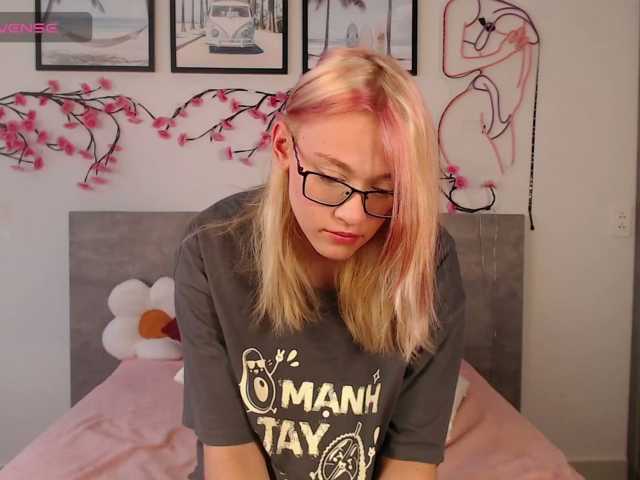 Coraline-bush live cam on BongaCams
