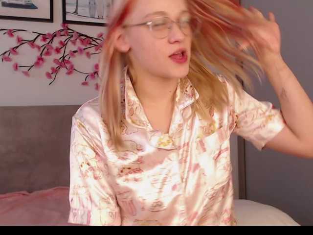 Coraline-bush live cam on BongaCams