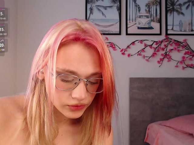 Coraline-bush live cam on BongaCams