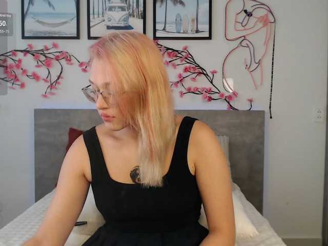 Coraline-bush live cam on BongaCams