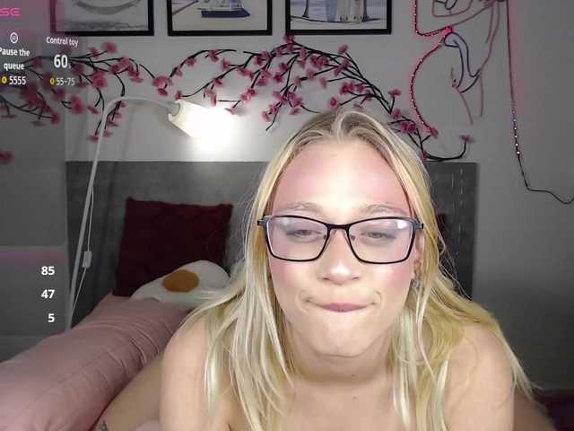 Coraline-bush live cam on BongaCams