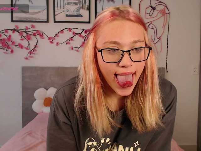 Coraline-bush live cam on BongaCams