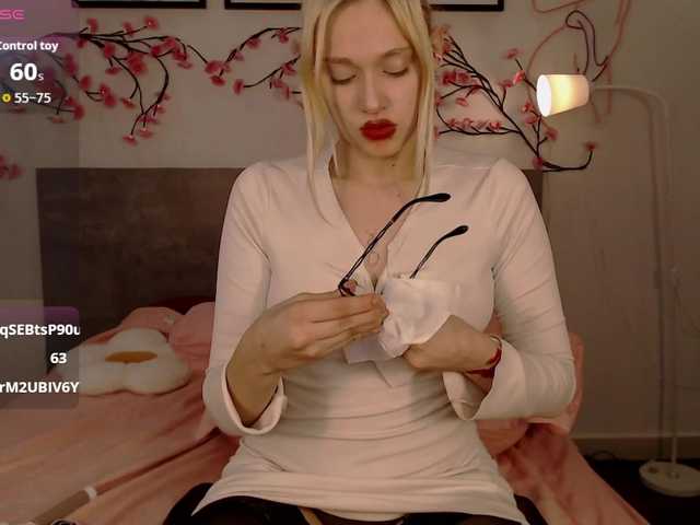 Coraline-bush live cam on BongaCams