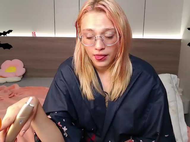 Coraline-bush live cam on BongaCams