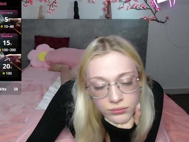 Coraline-bush live cam on BongaCams