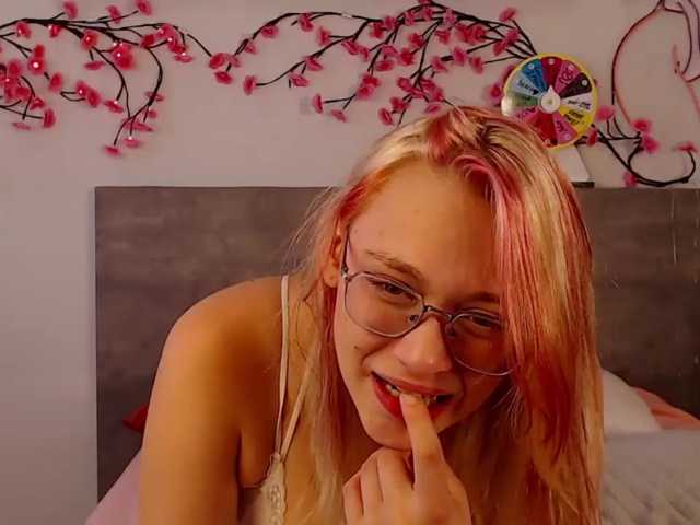 Coraline-bush live cam on BongaCams