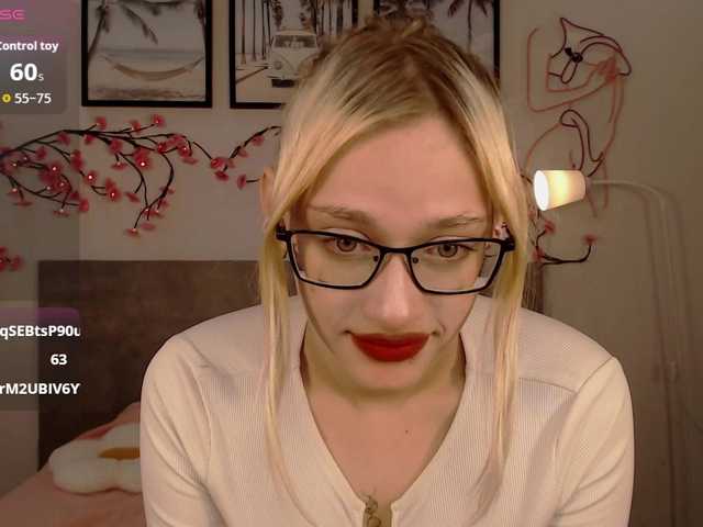 Coraline-bush live cam on BongaCams