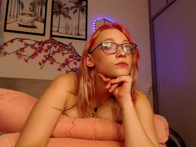 Coraline-bush live cam on BongaCams