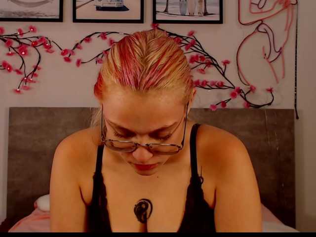 Coraline-bush live cam on BongaCams