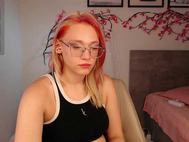 Coraline-bush live cam on BongaCams