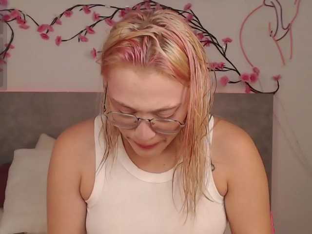 Coraline-bush live cam on BongaCams