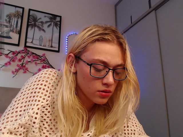 Coraline-bush live cam on BongaCams