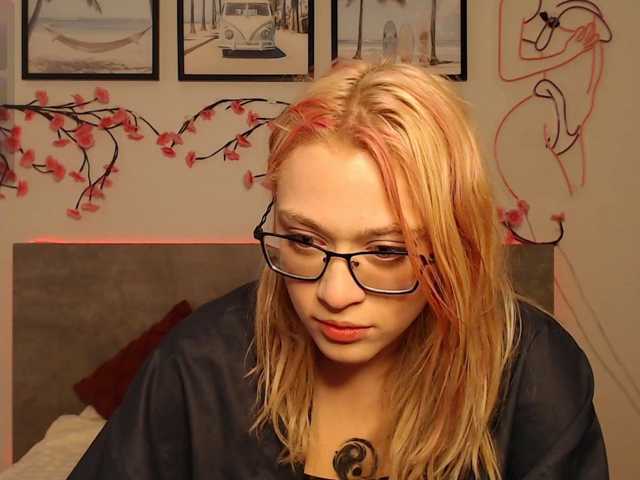 Coraline-bush live cam on BongaCams