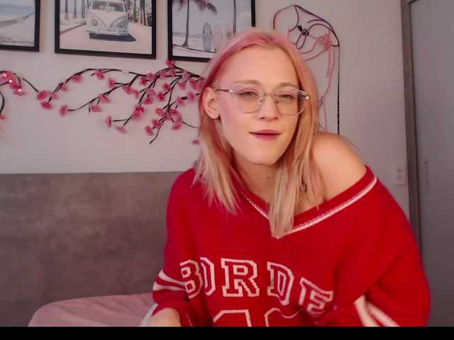 Coraline-bush — live female cam