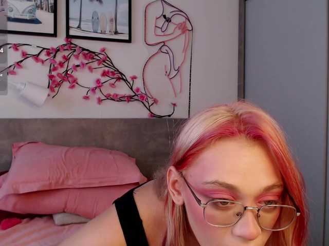 Coraline-bush live cam on BongaCams