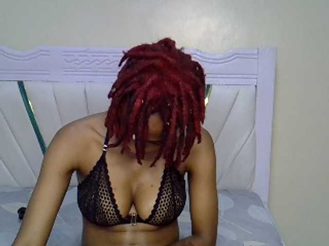 Petiteblossom live cam on BongaCams