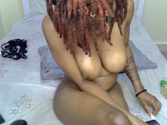 Petiteblossom live cam on BongaCams