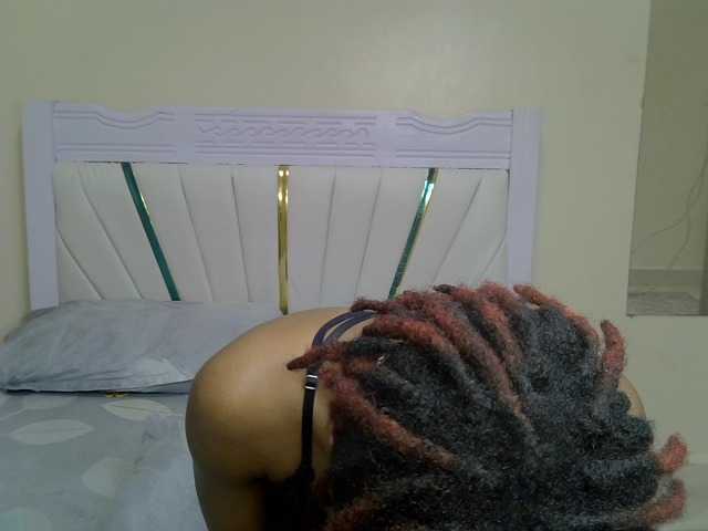 Petiteblossom, 25 y/o - Live Cam on BongaCams