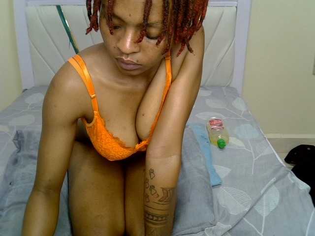 Petiteblossom live cam on BongaCams
