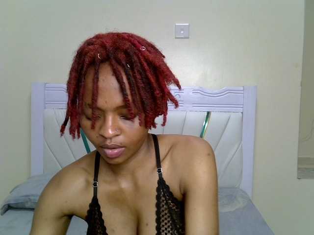 Petiteblossom live cam on BongaCams