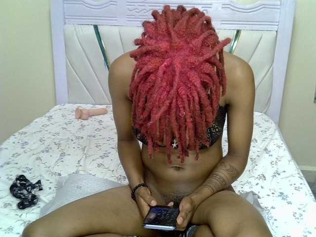 Petiteblossom live cam on BongaCams