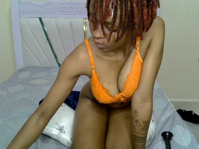 Petiteblossom live cam on BongaCams