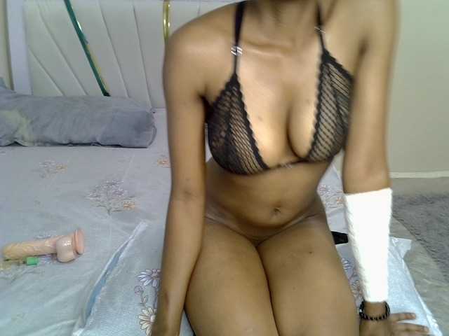 Petiteblossom live cam on BongaCams