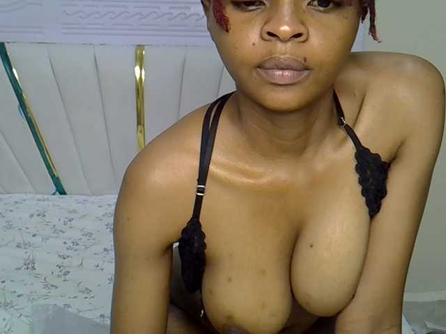 Petiteblossom live cam on BongaCams