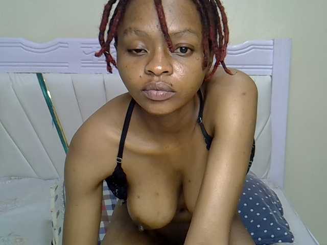 Petiteblossom live cam on BongaCams