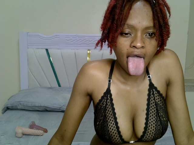 Petiteblossom live cam on BongaCams
