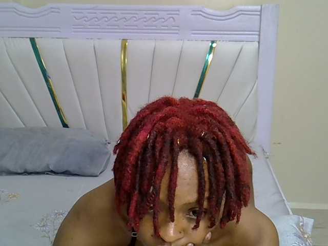 Petiteblossom Live Cam on BongaCams