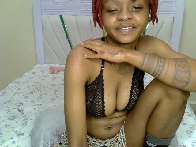 Petiteblossom live cam on BongaCams