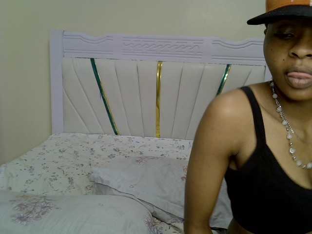 Petiteblossom live cam on BongaCams