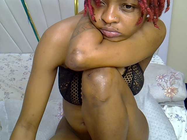 Petiteblossom live cam on BongaCams