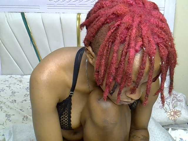 Petiteblossom live cam on BongaCams