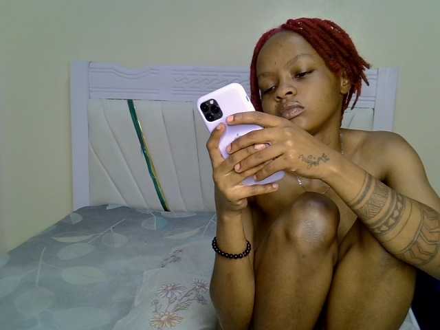 Petiteblossom live cam on BongaCams