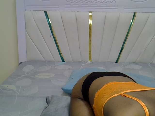 Petiteblossom live cam on BongaCams