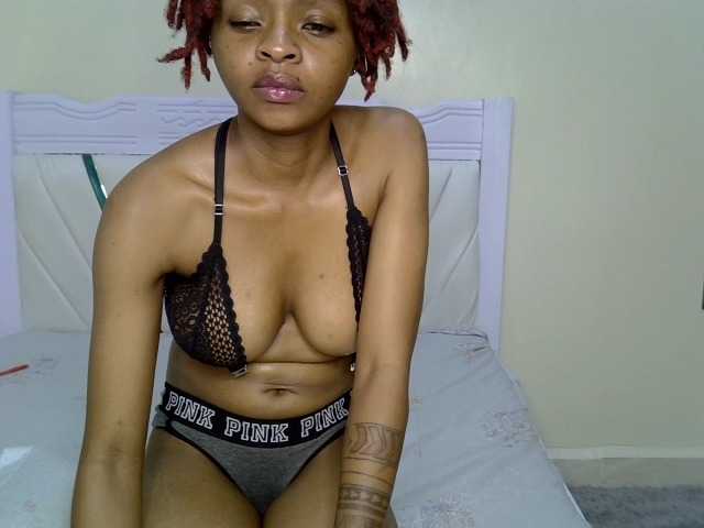 Petiteblossom live cam on BongaCams