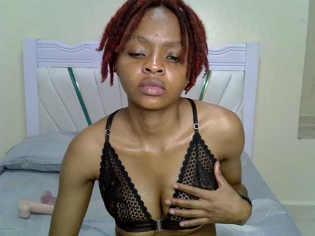 Petiteblossom live cam on BongaCams
