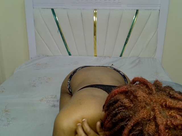 Petiteblossom live cam on BongaCams