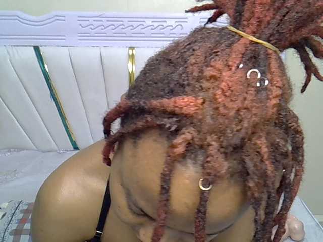 Petiteblossom live cam on BongaCams
